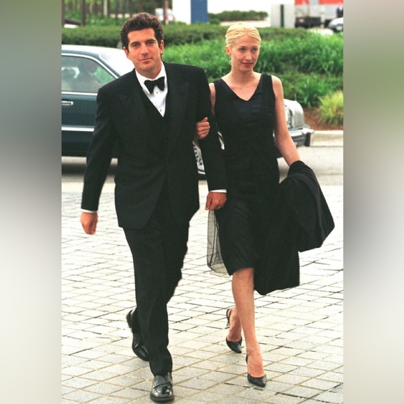 ❤️Manolo Blahnik Carolyne Kitten-Heel Halter Pumps Size EU39/US 9 neutral brown - Picture 4 of 16